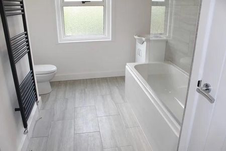 2 bedroom terraced house to rent - Photo 4