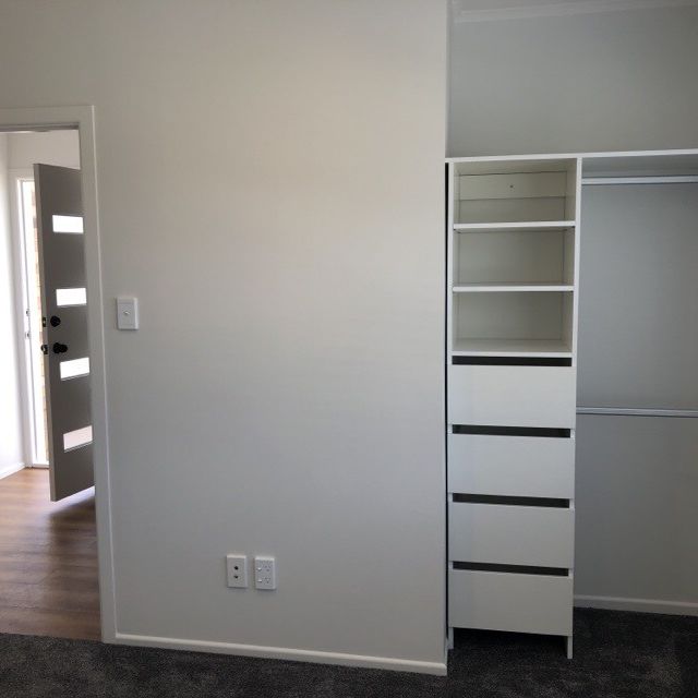 Brick n Tile Beauty - Refurbished Three Bedroom Apartment - Photo 1