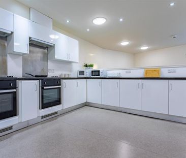 1 bedroom in a flat share to rent - Photo 6