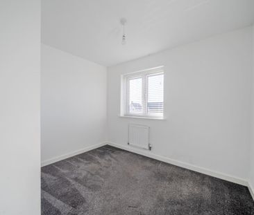 4 bedroom detached house to rent - Photo 3