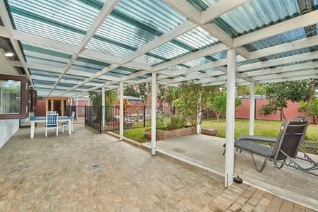 LARGE FAMILY HOME IN A GREAT LOCATION! - Photo 2