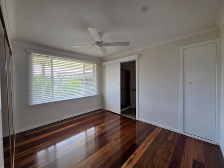 Delightful Family Home in Quiet Taree West Cul-de-Sac - Photo 3