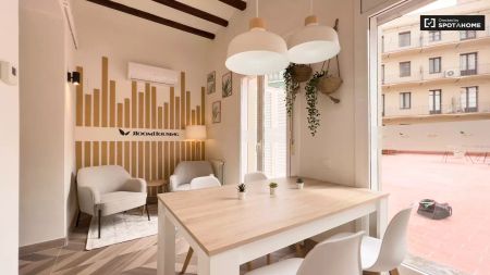 Room in a shared 4-bedroom apartment for rent in la Dreta de l'Eixample, professionals only - Photo 2
