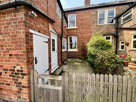 3 bedroom terraced house to rent - Photo 5