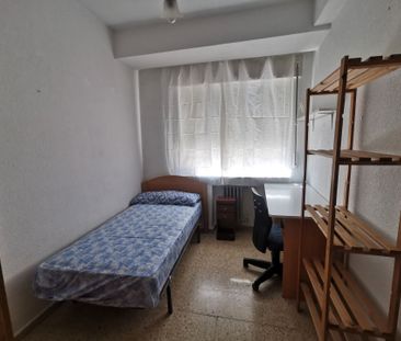 Piso de alquiler en Calle Villar y Macías, Sancti Spiritus - San Juan - Photo 6