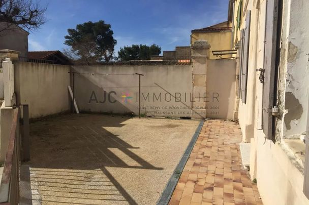 APPARTEMENT T3 - COUR - Photo 1