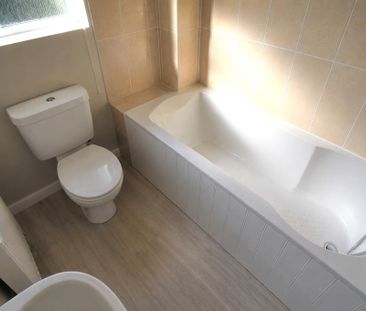 2 bedroom semi-detached house to rent - Photo 3
