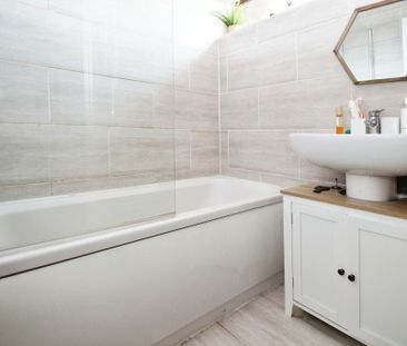 2 bedroom terraced house to rent - Photo 2