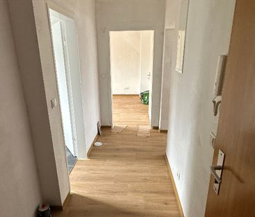 Schöne, zentral gelegene 2-Zimmer-Wohnung mit Loggia - Photo 2