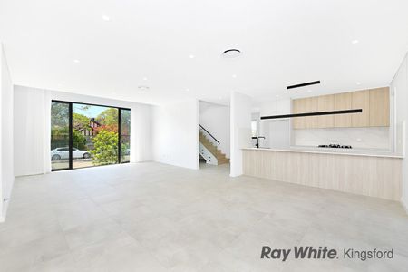Stunning Five Bedroom Duplex - Photo 2