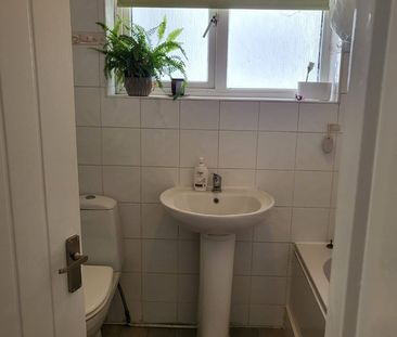 Room in a Shared Flat, London, SW15 - Photo 3