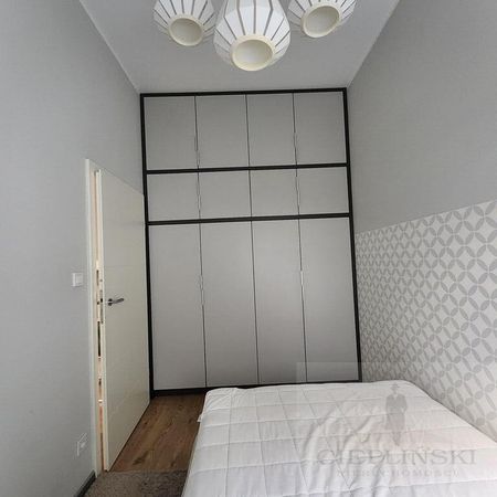 Komfortowe 2 pokoje w centrum z windą i piwnicą. - Photo 3