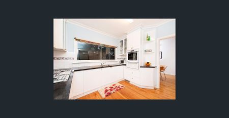 Alluring Class and Charm - Photo 4