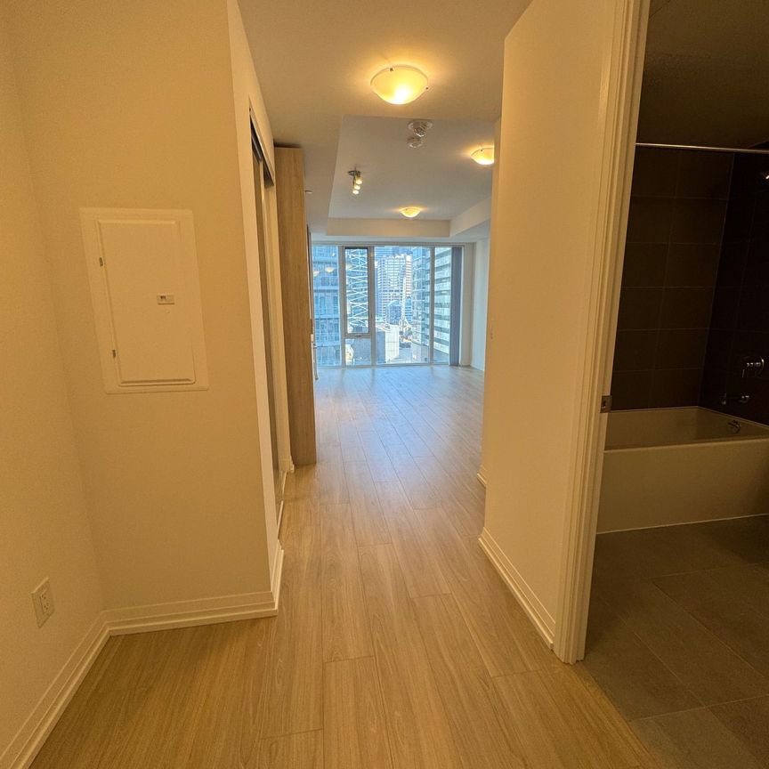 For Lease - 8 Widmer Street Unit# 1708, Toronto, Ontario - Photo 1