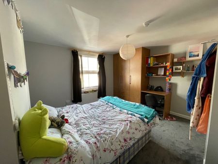 5 Bed Semi-Detached House, Blenheim Road, RG1 - Photo 2