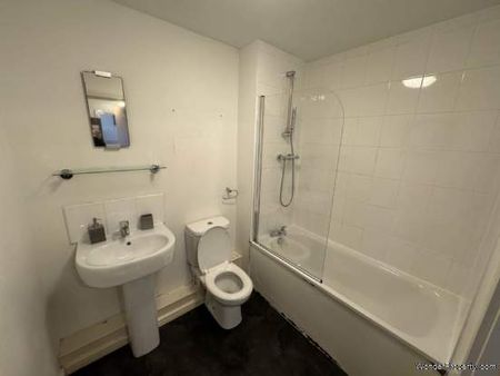 2 bedroom property to rent in Salford - Photo 5