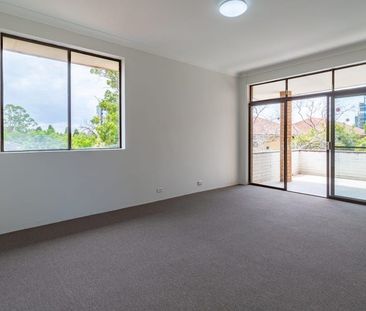 Spacious 2 Bedroom Apartment - Photo 2