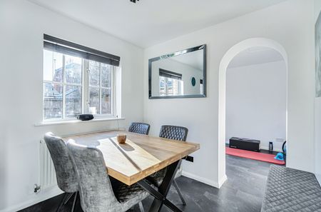 3 bedroom terraced house to rent - Photo 3