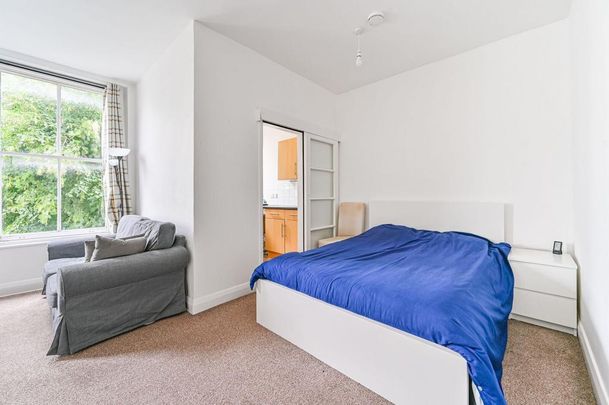 Studio to rent - Photo 1