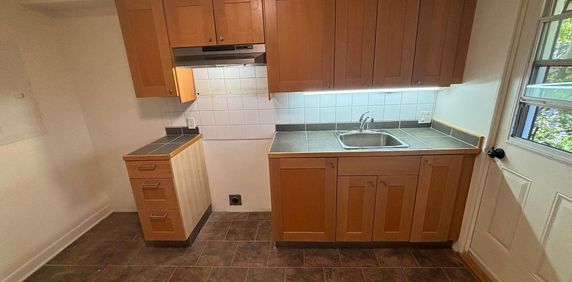 3 1/2 A LOUER ELECTRO INCLUS ROSEMOUNT 6834 CHATELAIN $1,300 - Photo 2