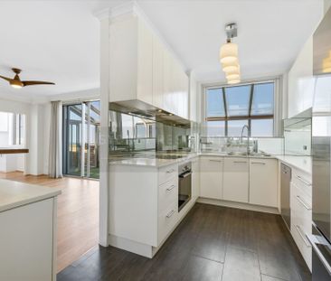 Capturing Fabulous Views Within Indulgent City Central Oasis - Photo 3