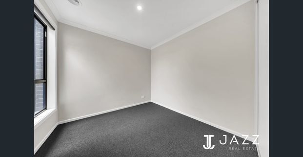 Modern Family Living in the Heart of Mambourin - Photo 1