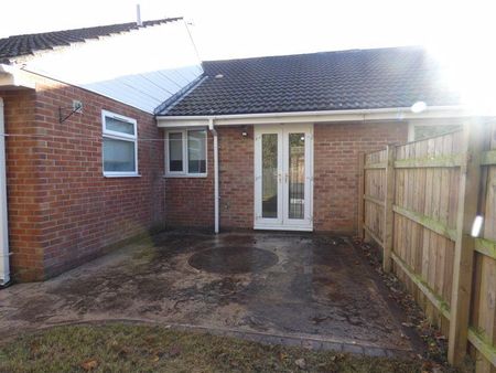 2 bedroom semi-detached bungalow to rent - Photo 2