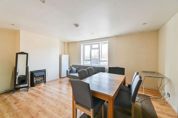 4 bedroom flat to rent - Photo 1