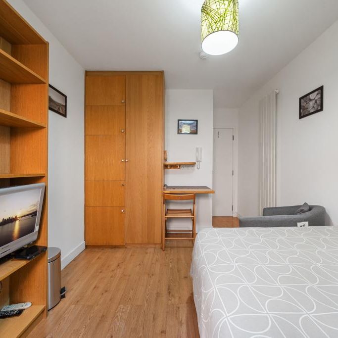 Flat 04 Finchley Road, Hampstead NW3 7AJ - Photo 1