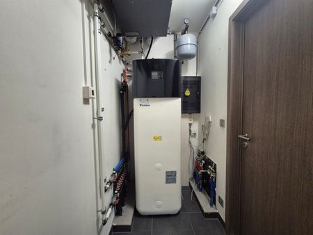 Rijkelijk uitgerust appartement met 2 slaapkamers en terras - Photo 2