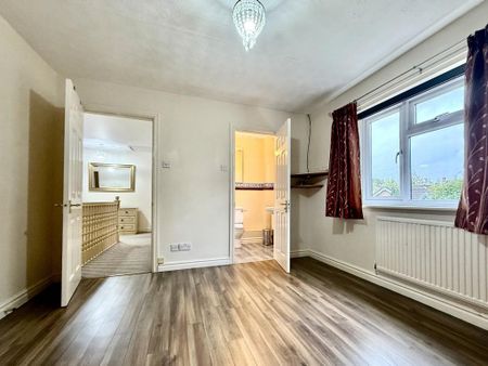 4 bedroom detached house to rent - Photo 4