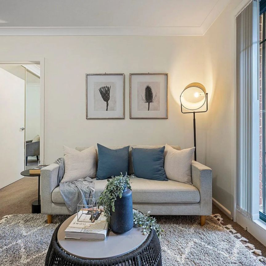 Well-Presented Apartment Moments from Wollstonecraft Station - Photo 1