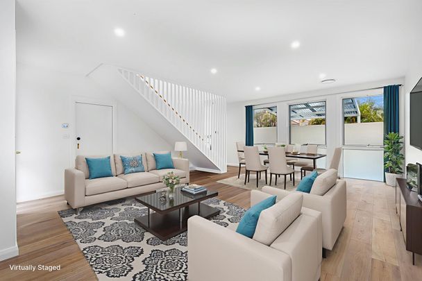 Stunning Four Bedroom Townhouse - Photo 1