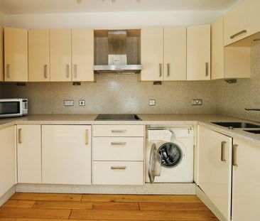 Flat to rent on - Photo 6