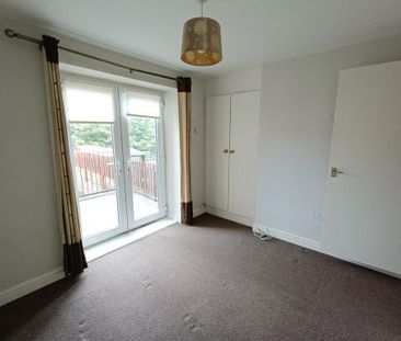 3 bedroom flat to rent - Photo 2