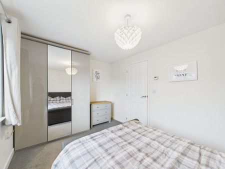 2 bedroom semi-detached house to rent - Photo 5