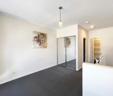 BRIGHT & SPACIOUS ONE BEDROOM SPLIT LEVEL APARTMENT IN PRIME LOCATION - Photo 3