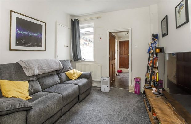 Well-presented 2 bedroom terrace property located in the popular South Bank area, just off Bishopthorpe Road. Just a short stroll from an abundance of local amenities including cafes, delis, restaurants and riverside walks into the city centre - Photo 1