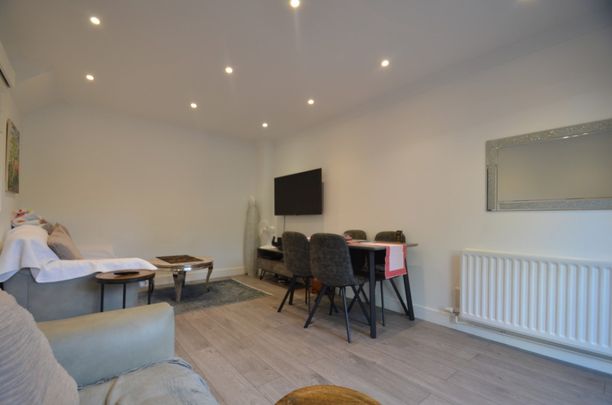 2 bedroom Semi-detached house to rent - Photo 1