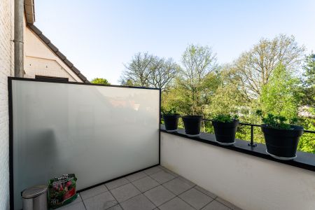 Recent appartement met terras en een ondergrondse autostaanplaats in het centrum - Photo 4