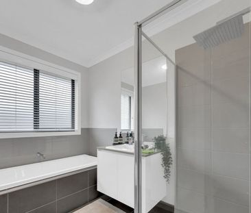 For Lease: Stunning Family Home at 7 Lygon Avenue, Clyde - $600/week - Photo 3