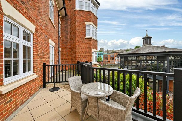 A first floor three bedroom apartment with large wrap around terrace and river views in a secure development with underground parking. - Photo 1