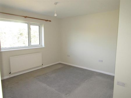 3 bedroom end of terrace house to rent - Photo 3
