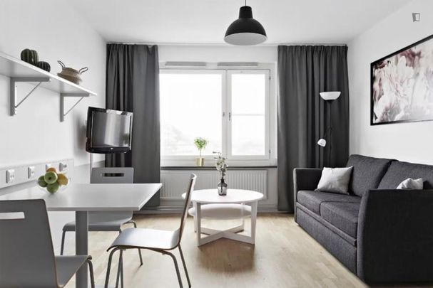 Stockholm | Margretelund | Private room | Fully equipped and furnished - Photo 1