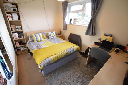 3 bedroom semi-detached house to rent - Photo 4