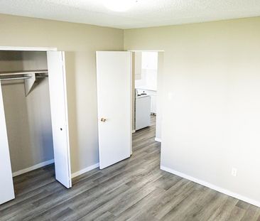 4311 75 Street NW, Calgary - Photo 2