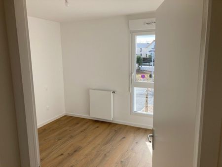 Location Appartement 4 pièces 81m² ST BENOIT 86280 - Photo 5