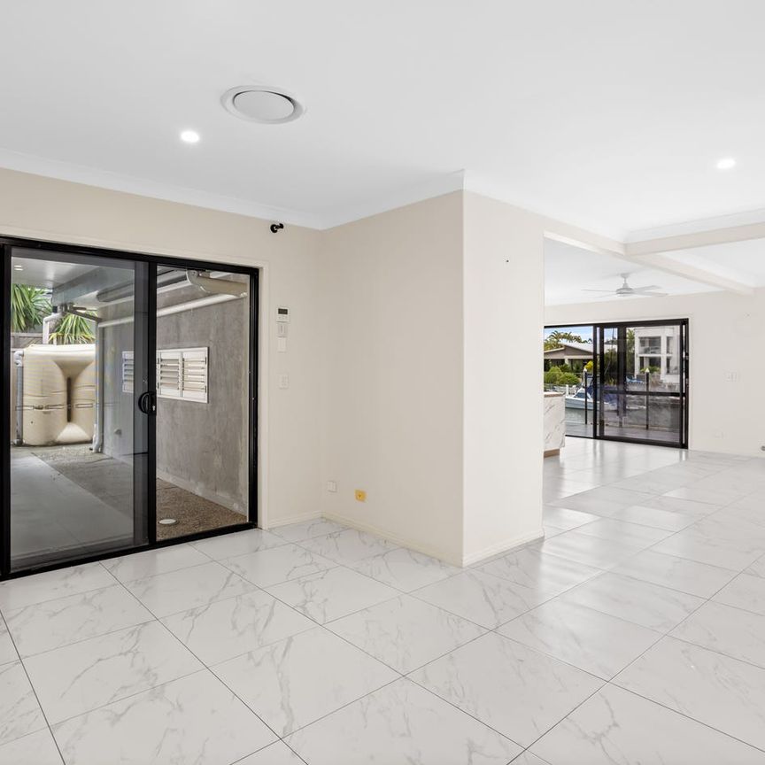 Spectacular North facing waterfront home - Photo 1