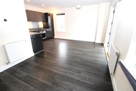 2 bedroom flat to rent - Photo 2
