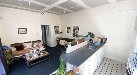 NICELY PRESENTED 4x bedroom, 2x bathroom home in a great location. - Photo 3